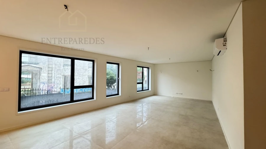 Apartamento T3 para Venda em Cedofeita, Santo Ildefonso, Sé, Miragaia, São Nicolau e Vitória Foto 2