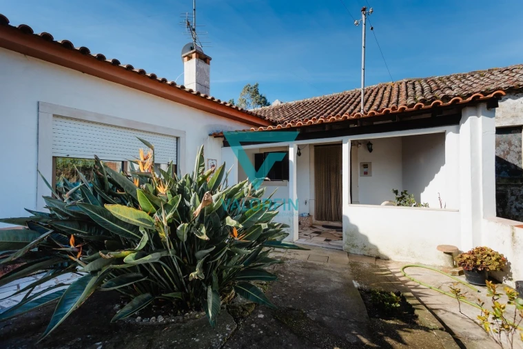 Moradia T2 para Venda em Porto de Mós - São João Baptista e São Pedro Foto 1