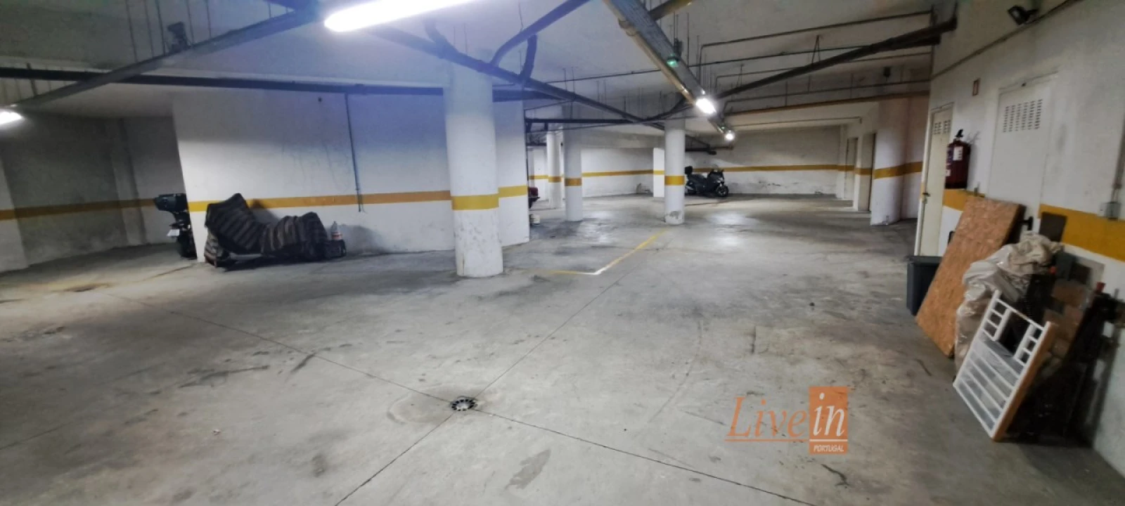 Garagem para Arrendamento em Rio de Mouro Foto 5