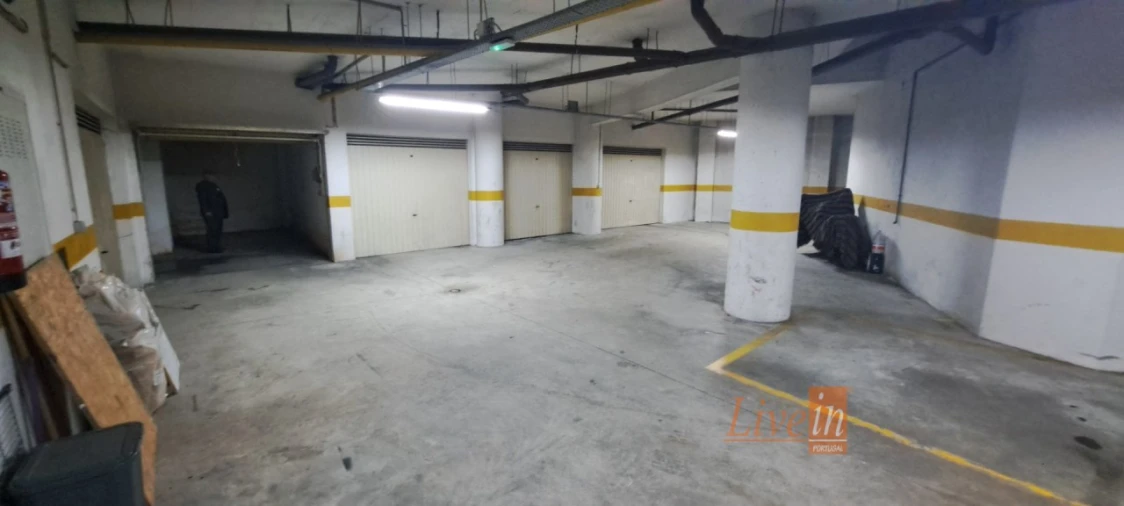 Garagem para Arrendamento em Rio de Mouro Foto 4
