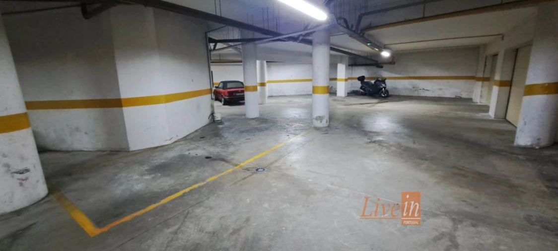 Garagem para Arrendamento em Rio de Mouro Foto 6