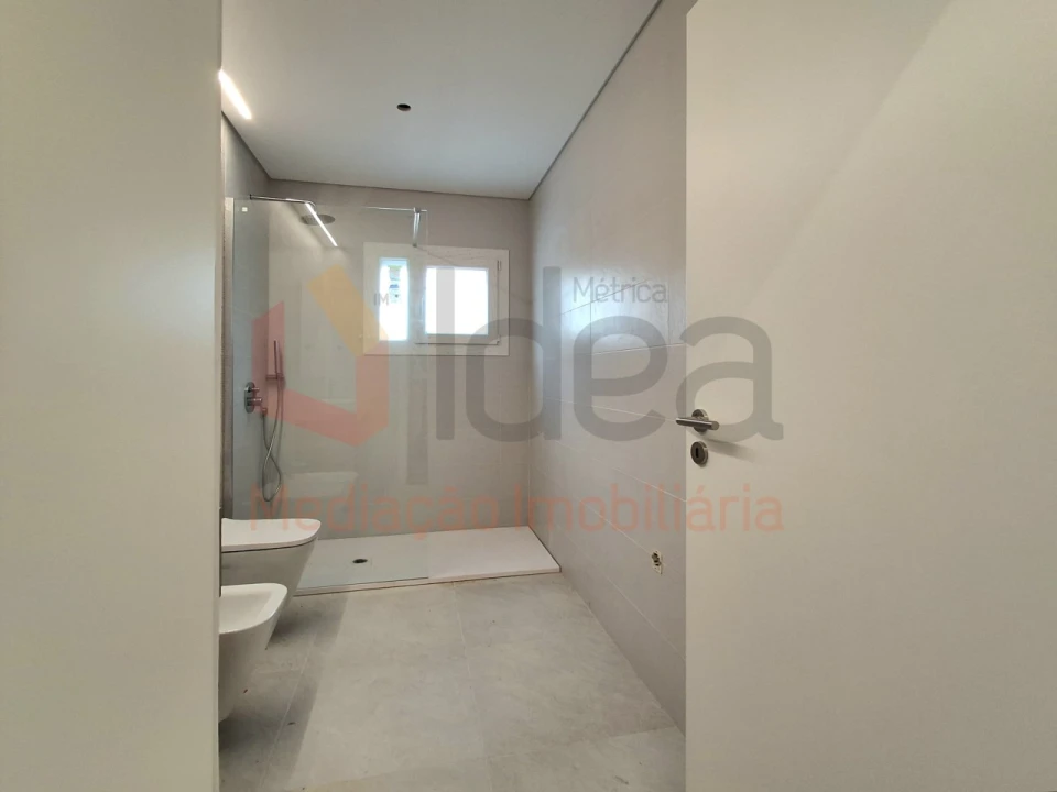 Moradia T3 para Venda em Fernao Ferro Foto 14