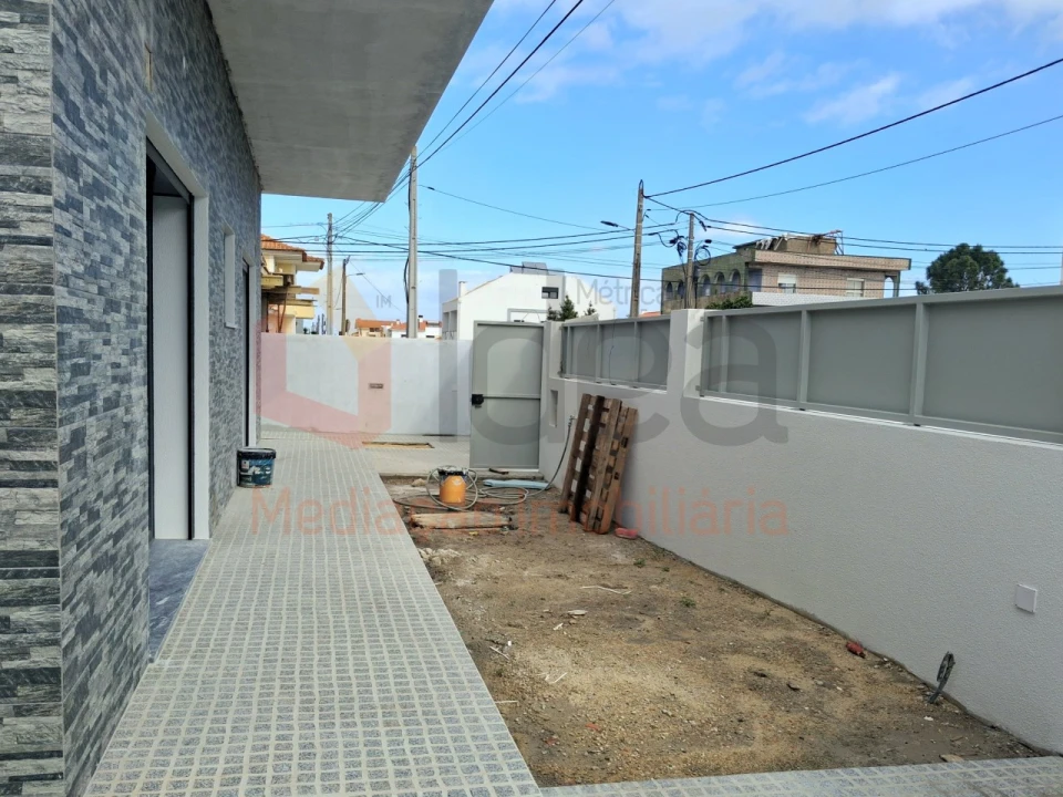 Moradia T3 para Venda em Fernao Ferro Foto 24