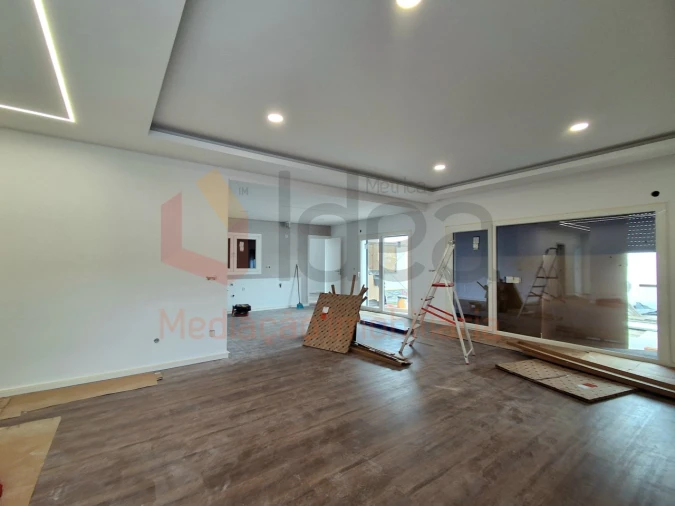 Moradia T3 para Venda em Fernao Ferro Foto 1