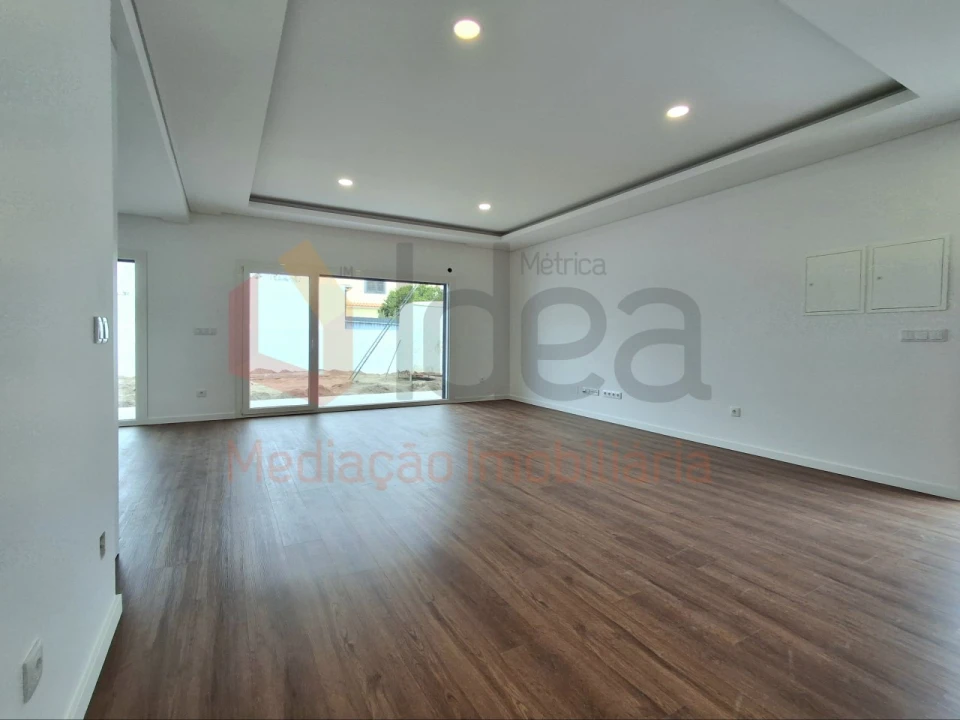Moradia T3 para Venda em Fernao Ferro Foto 8