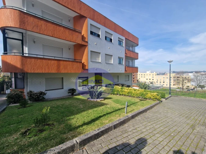 Apartamento T3 para Venda em Santa Maria de Lamas Foto 2