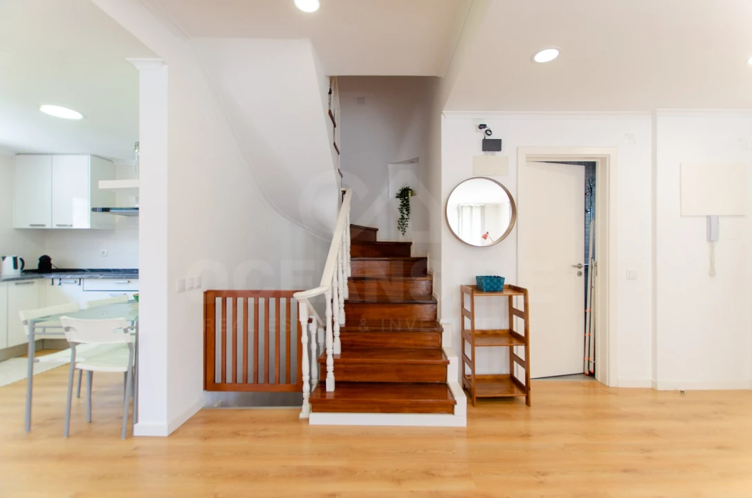 Apartamento T3 para Arrendamento em São Domingos de Rana Foto 12