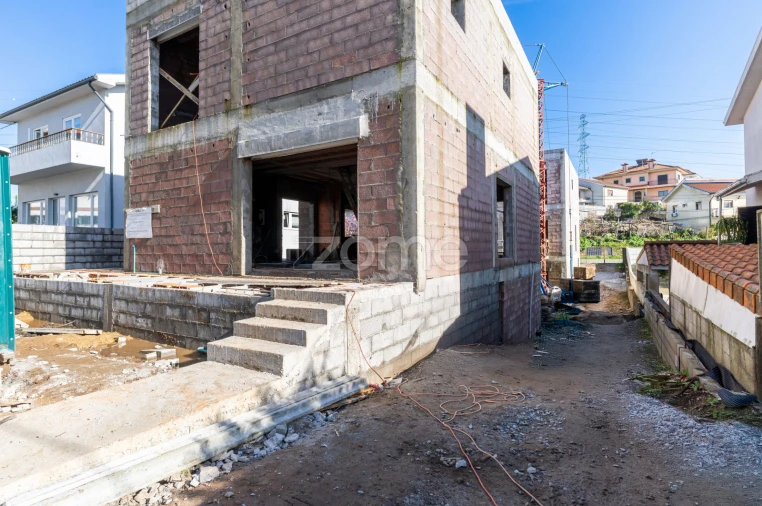 Moradia T3 para Venda em Campo e Sobrado Foto 7