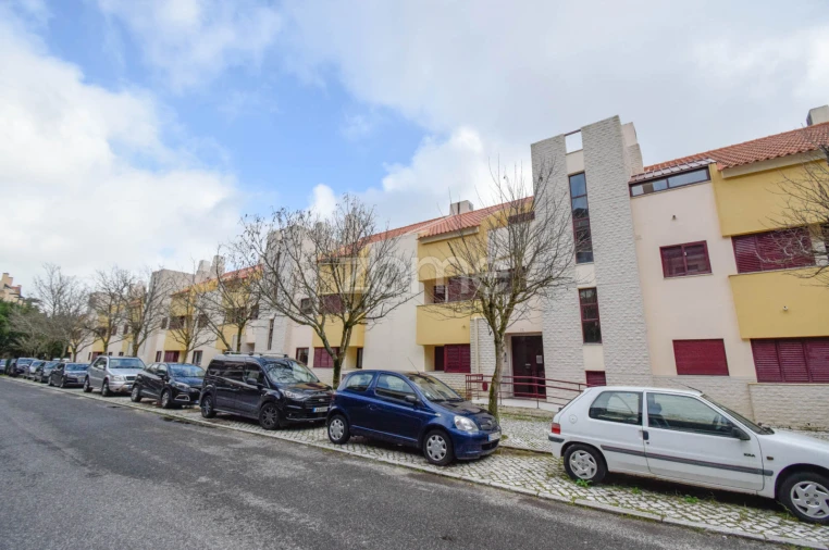 Apartamento T2 para Arrendamento em Queluz e Belas Foto 4