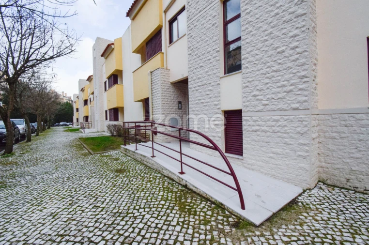 Apartamento T2 para Arrendamento em Queluz e Belas Foto 3