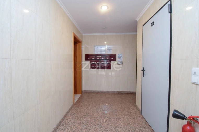 Apartamento T2 para Arrendamento em Queluz e Belas Foto 5