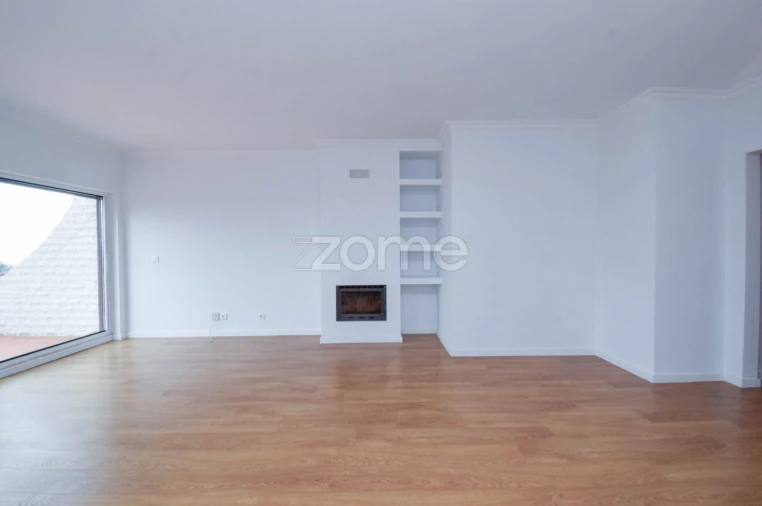 Apartamento T2 para Arrendamento em Queluz e Belas Foto 8