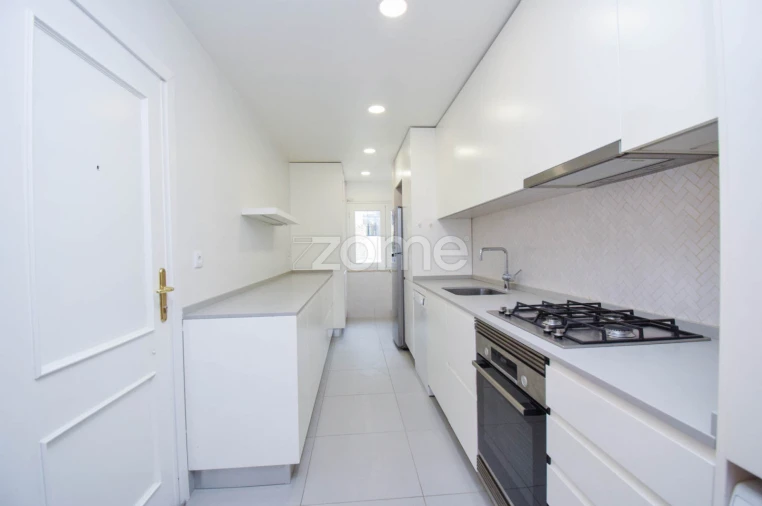 Apartamento T2 para Arrendamento em Queluz e Belas Foto 14