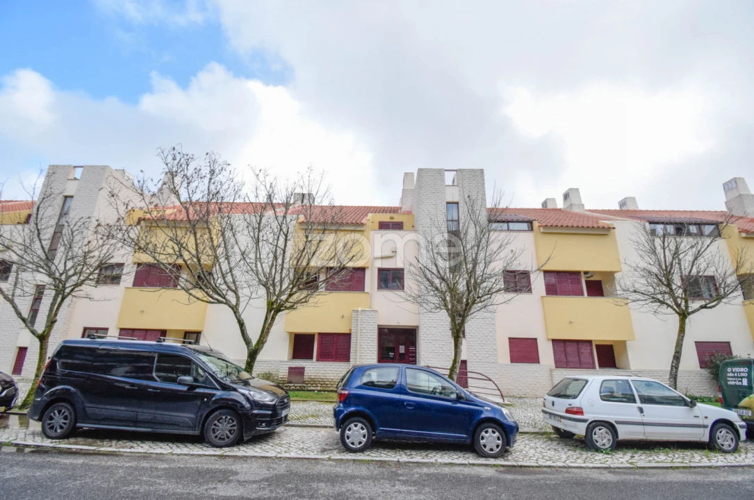 Apartamento T2 para Arrendamento em Queluz e Belas Foto 2