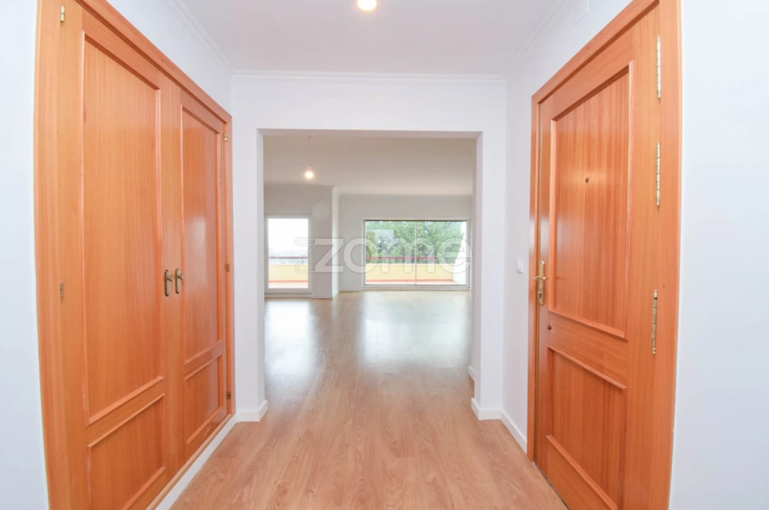 Apartamento T2 para Arrendamento em Queluz e Belas Foto 7