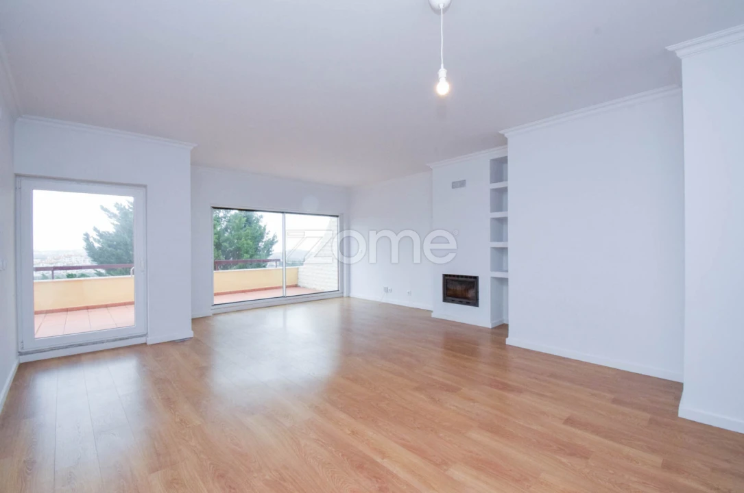 Apartamento T2 para Arrendamento em Queluz e Belas Foto 1