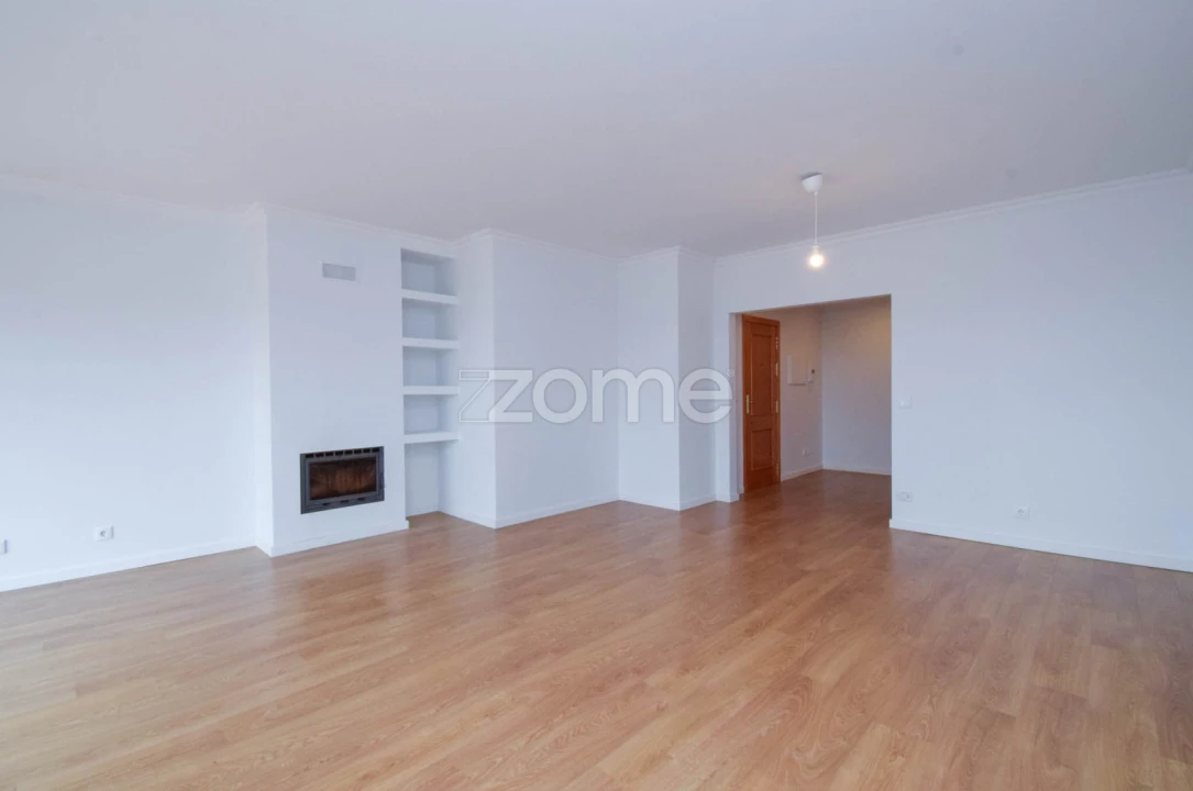 Apartamento T2 para Arrendamento em Queluz e Belas Foto 10