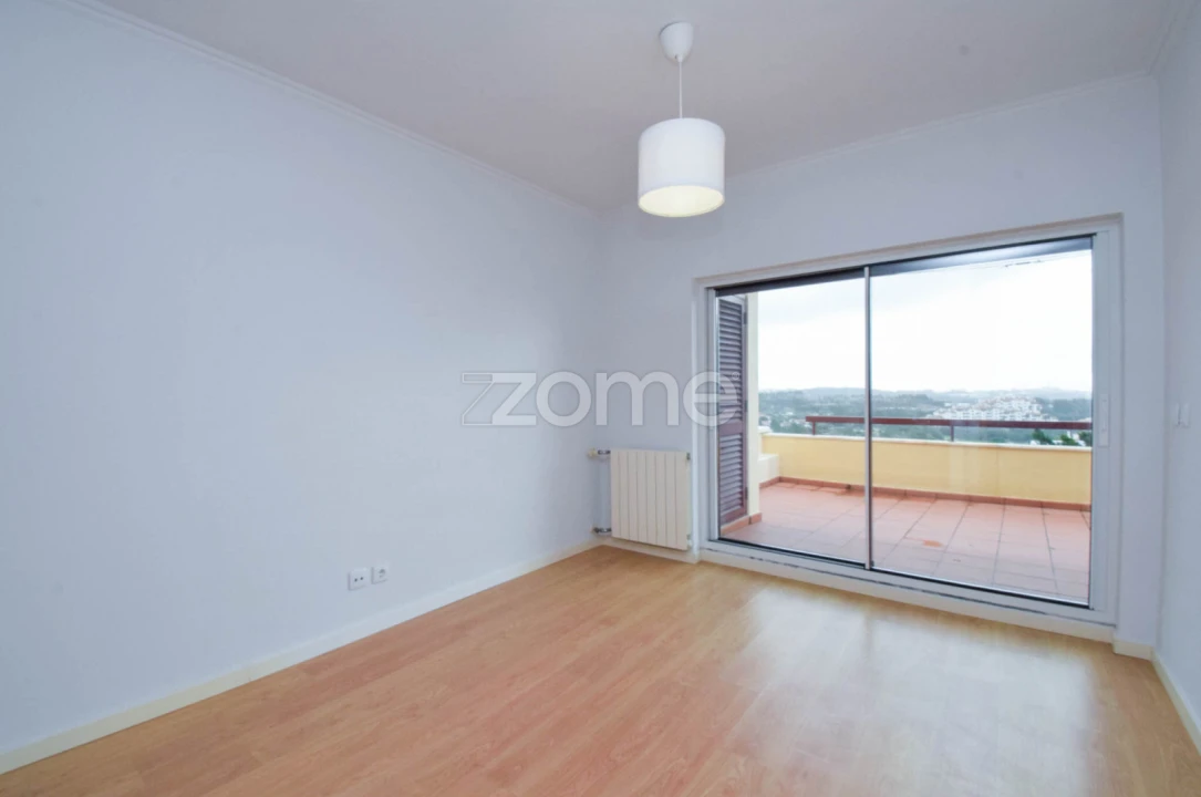 Apartamento T2 para Arrendamento em Queluz e Belas Foto 25