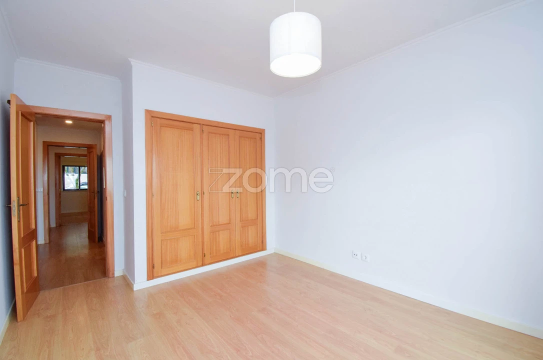 Apartamento T2 para Arrendamento em Queluz e Belas Foto 26