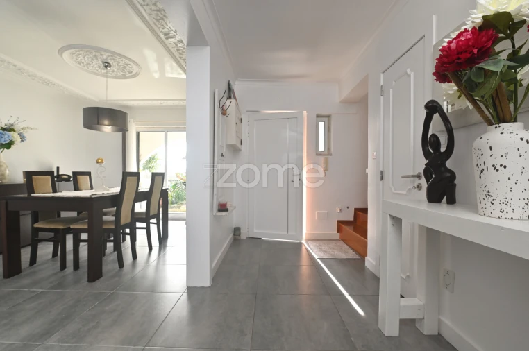 Moradia T4 para Venda em Algueirão-Mem Martins