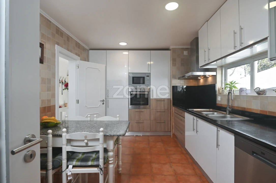 Moradia T4 para Venda em Algueirão-Mem Martins Foto 11