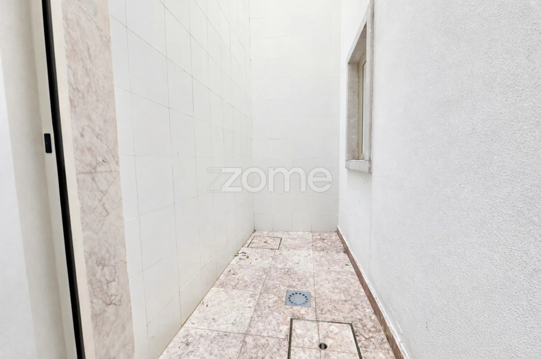 Apartamento T1 para Arrendamento em Campo de Ourique Foto 13