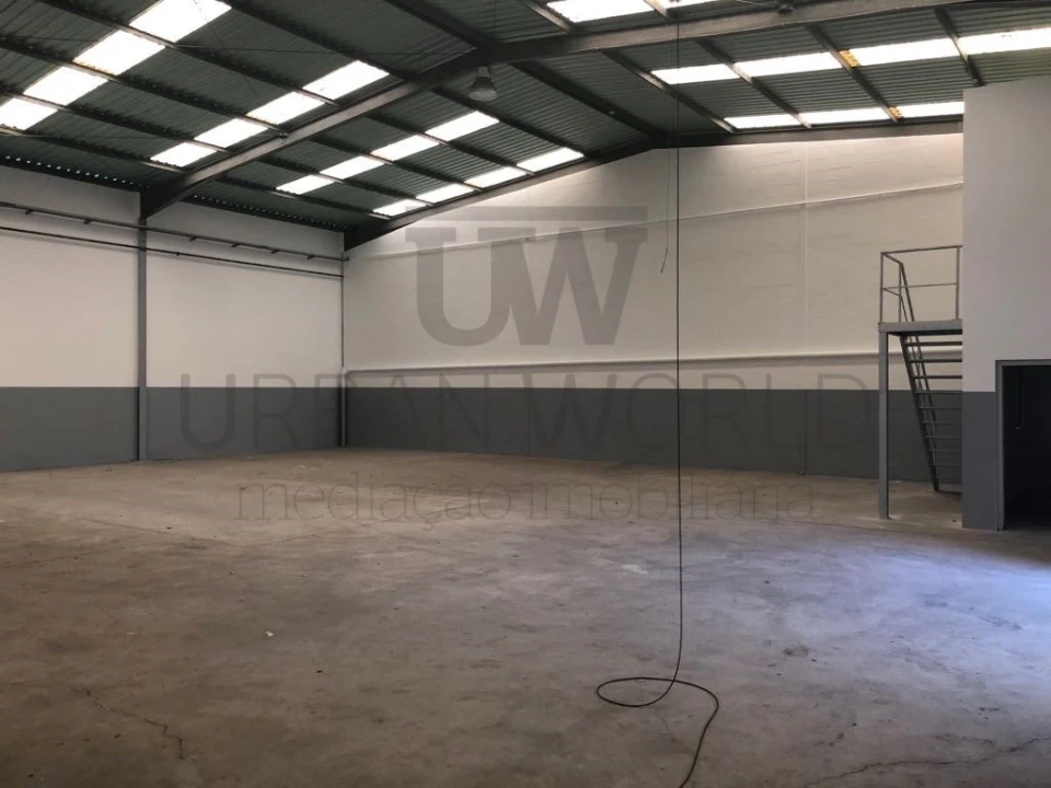 Armazém para Arrendamento em Malveira e São Miguel de Alcainça Foto 1