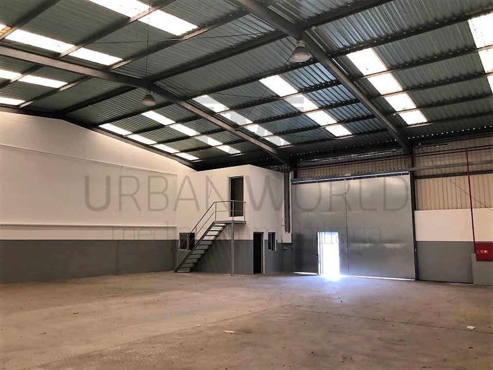 Armazém para Arrendamento em Malveira e São Miguel de Alcainça Foto 2