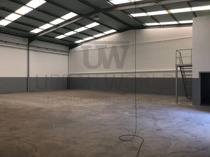 Armazém para Arrendamento em Malveira e São Miguel de Alcainça