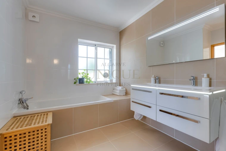 Moradia T4 para Venda em Lagos (São Sebastião e Santa Maria) Foto 28