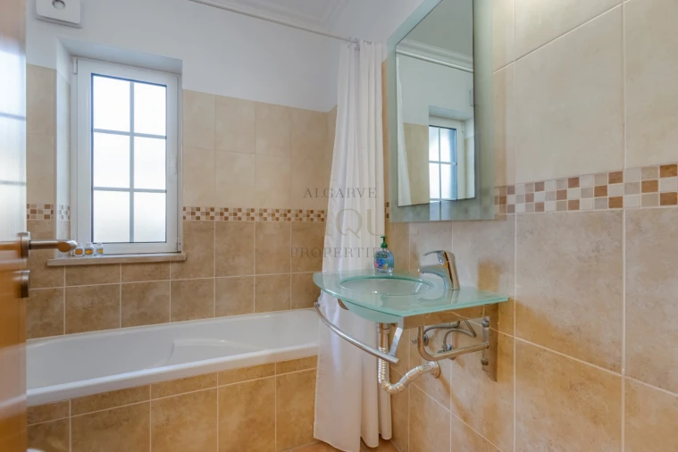 Moradia T4 para Venda em Lagos (São Sebastião e Santa Maria) Foto 35