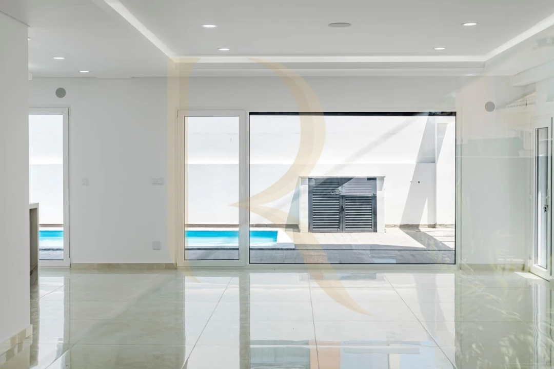 Moradia T4 para Venda em Corroios Foto 1