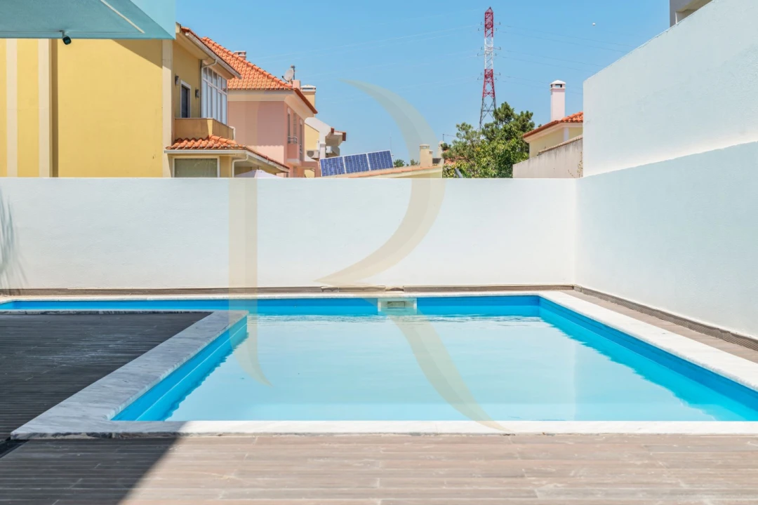 Moradia T4 para Venda em Corroios Foto 3