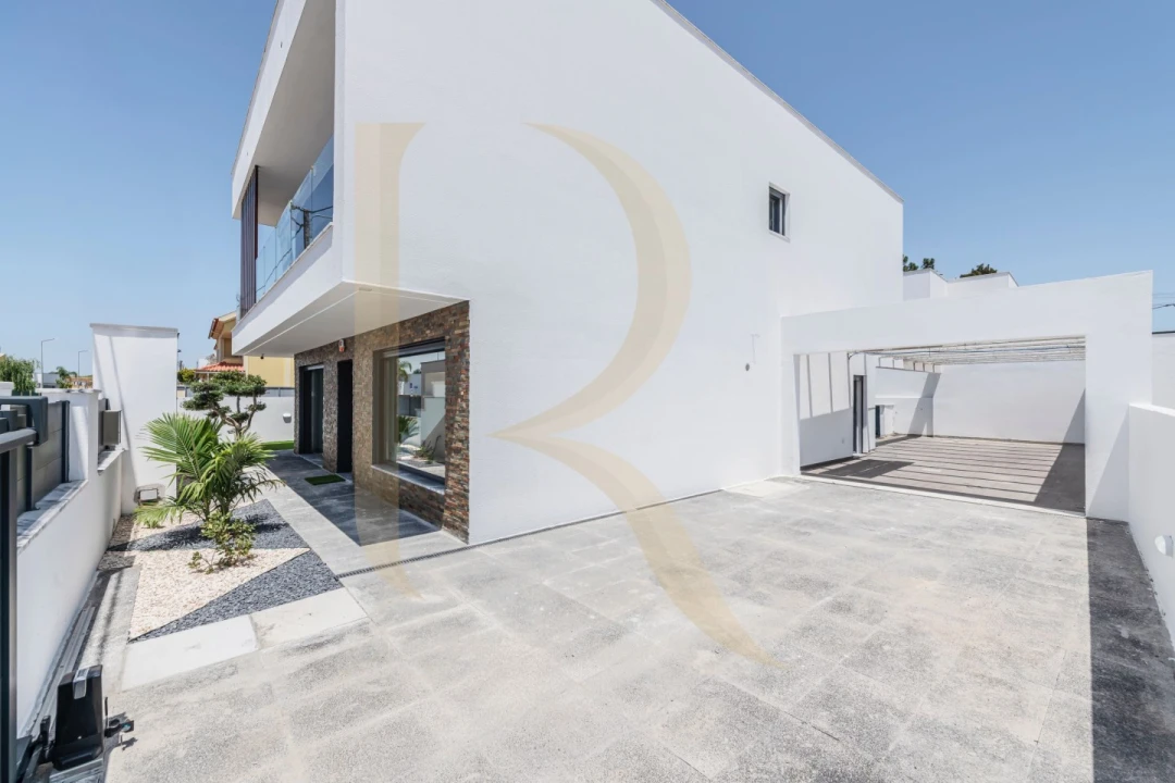 Moradia T4 para Venda em Corroios Foto 6