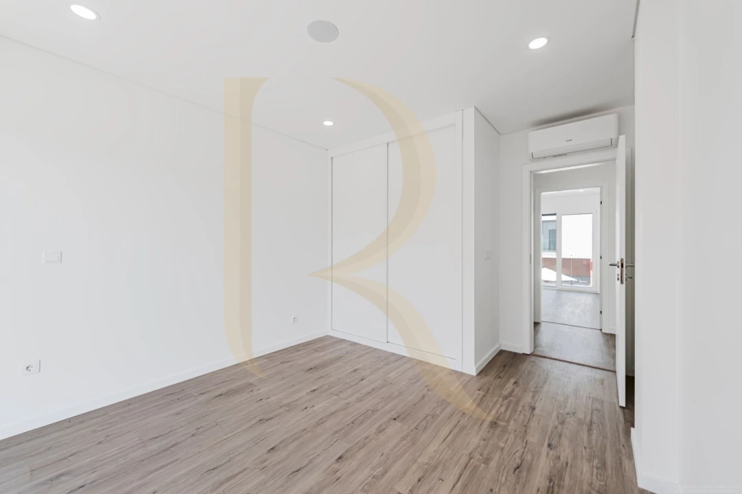 Moradia T4 para Venda em Corroios Foto 12