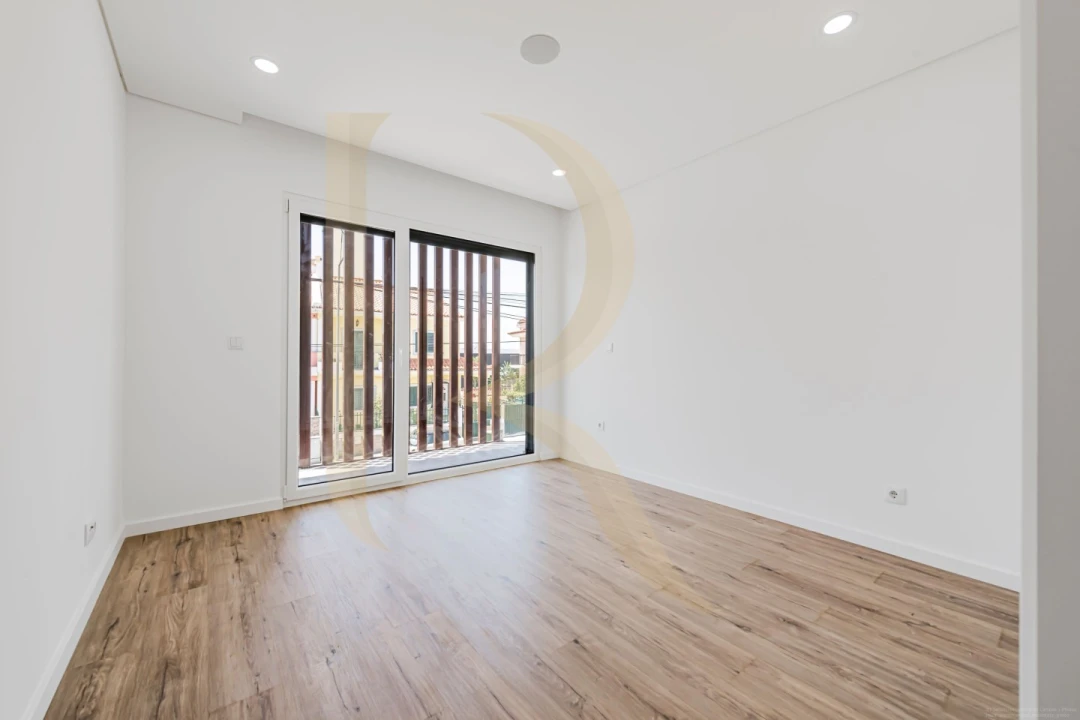 Moradia T4 para Venda em Corroios Foto 13