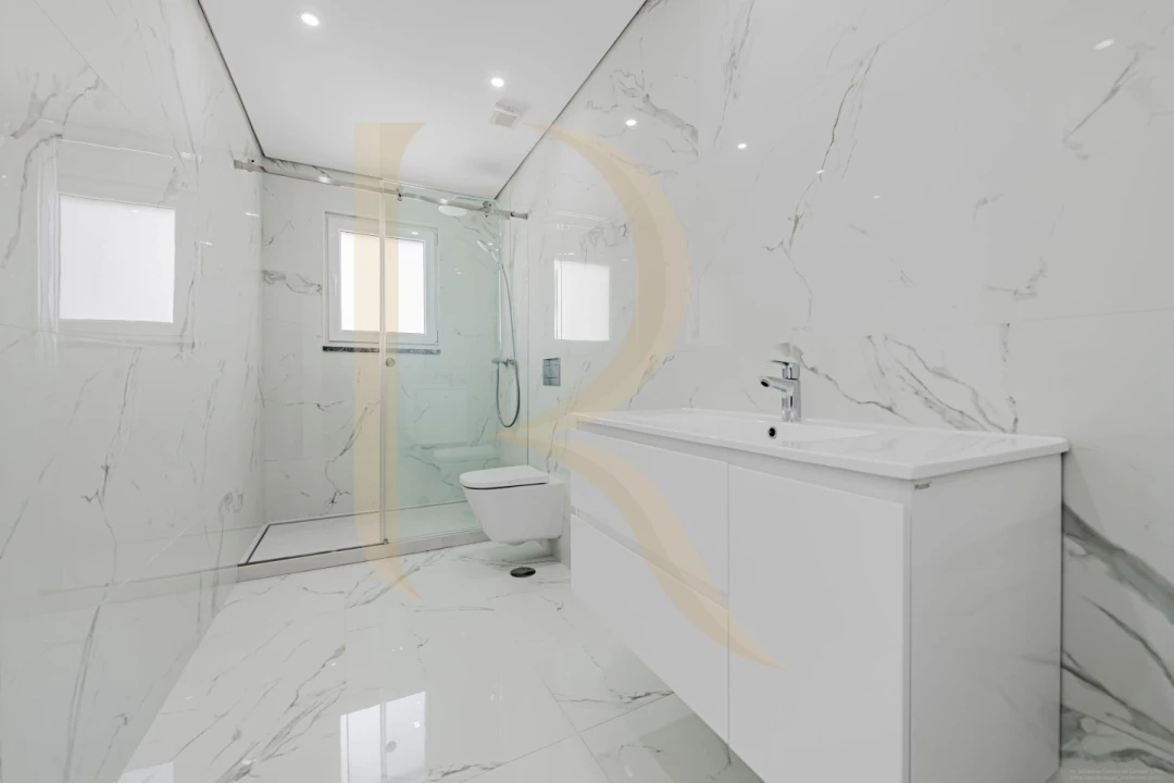 Moradia T4 para Venda em Corroios Foto 18