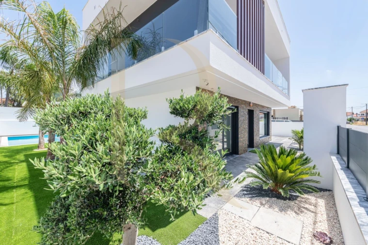 Moradia T4 para Venda em Corroios Foto 8