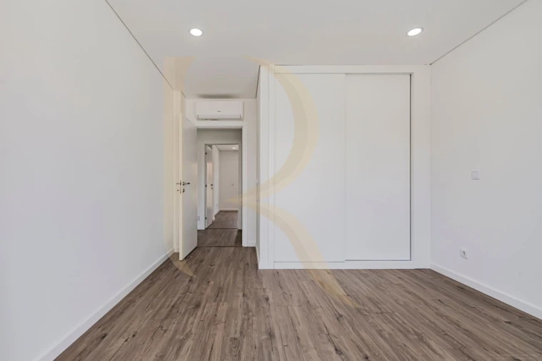 Moradia T4 para Venda em Corroios Foto 14