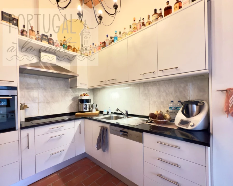 Moradia T5 para Venda em Quelfes Foto 12