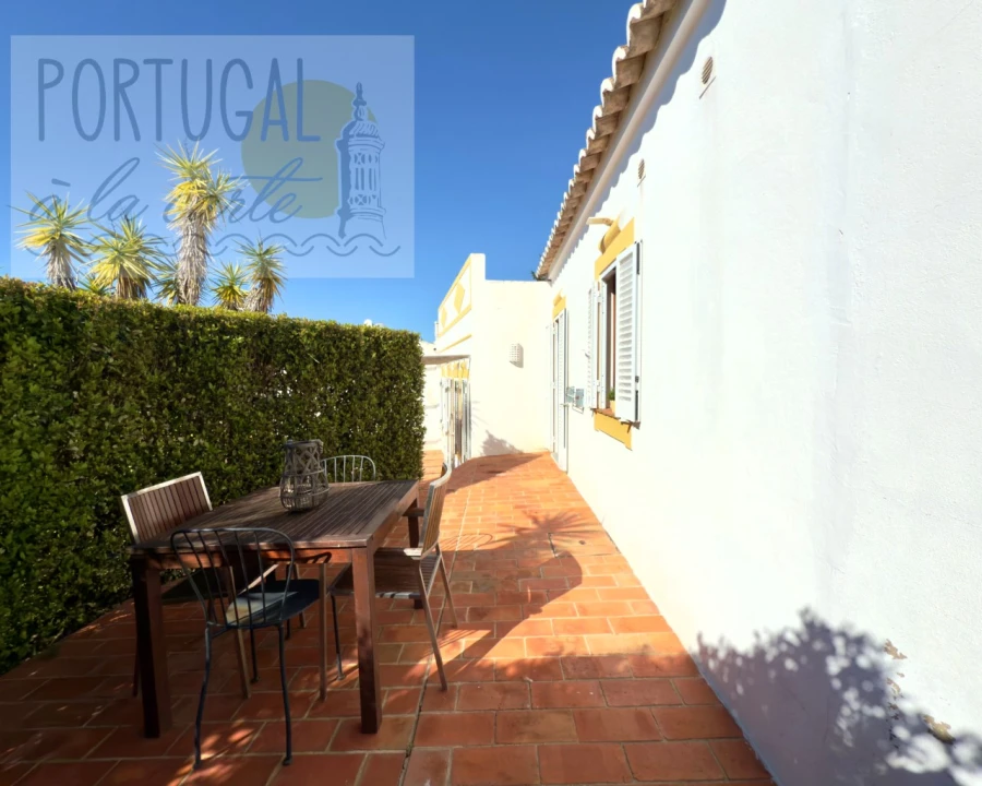 Moradia T5 para Venda em Quelfes Foto 41