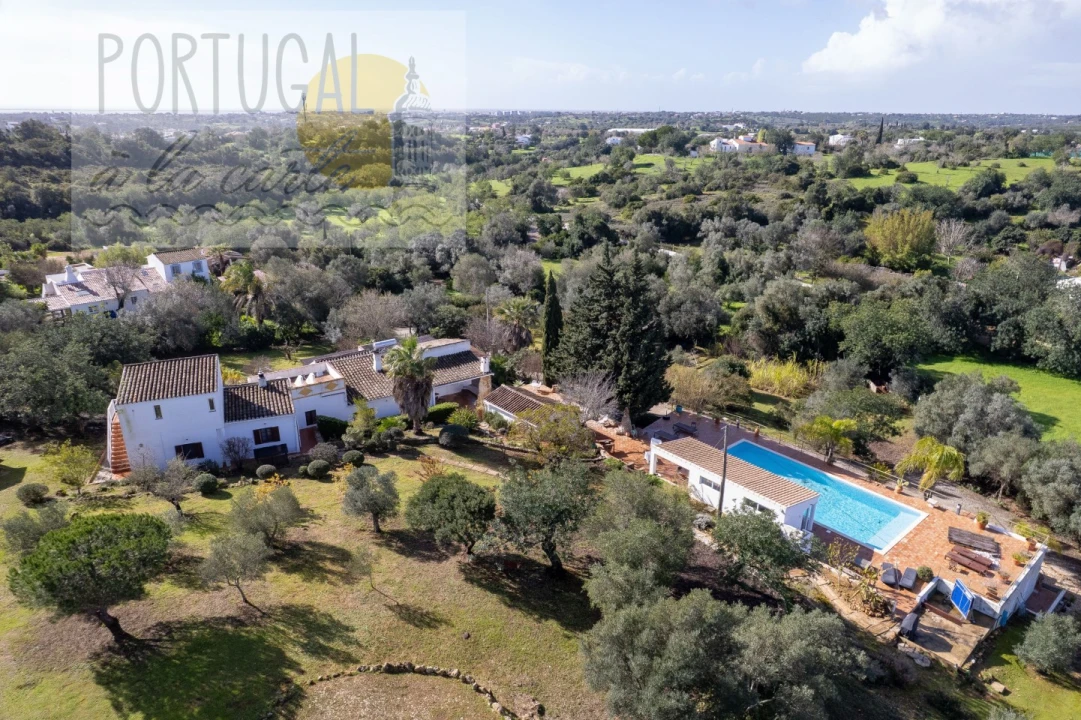 Moradia T5 para Venda em Quelfes Foto 2