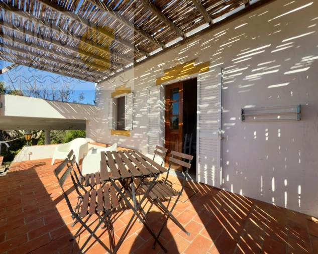 Moradia T5 para Venda em Quelfes Foto 28