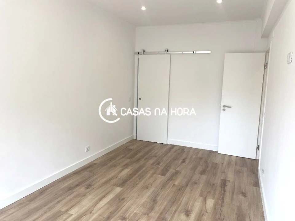 Apartamento T3 para Arrendamento em Almada, Cova da Piedade, Pragal e Cacilhas Foto 11