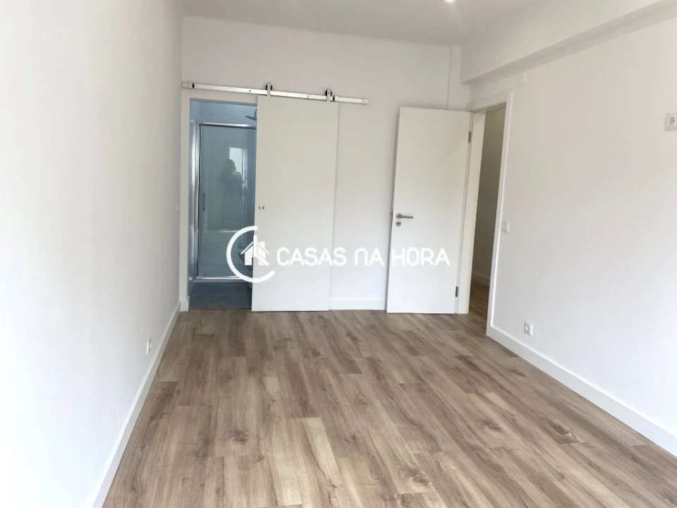 Apartamento T3 para Arrendamento em Almada, Cova da Piedade, Pragal e Cacilhas Foto 12