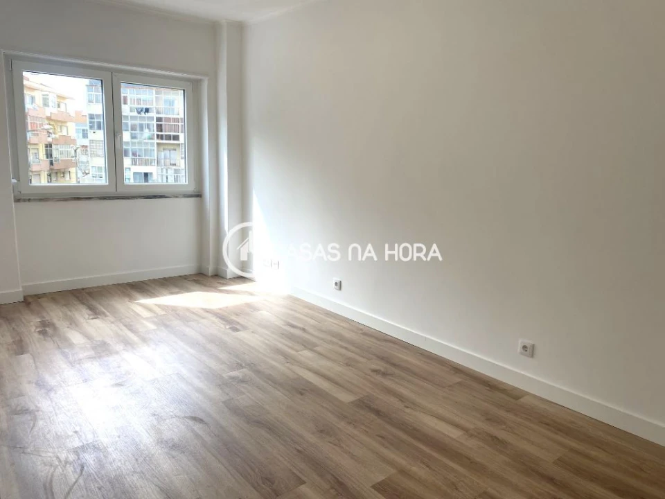 Apartamento T3 para Arrendamento em Almada, Cova da Piedade, Pragal e Cacilhas Foto 23