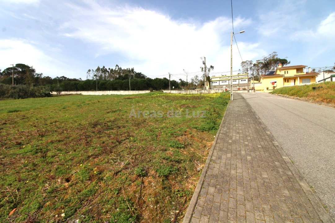 Terreno P/ Prédio para Venda em Parceiros e Azoia Foto 1