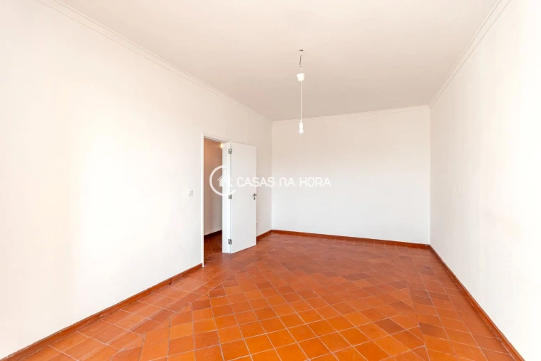 Apartamento T2 para Arrendamento em São Domingos de Benfica Foto 3