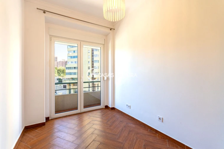 Apartamento T2 para Arrendamento em São Domingos de Benfica Foto 11