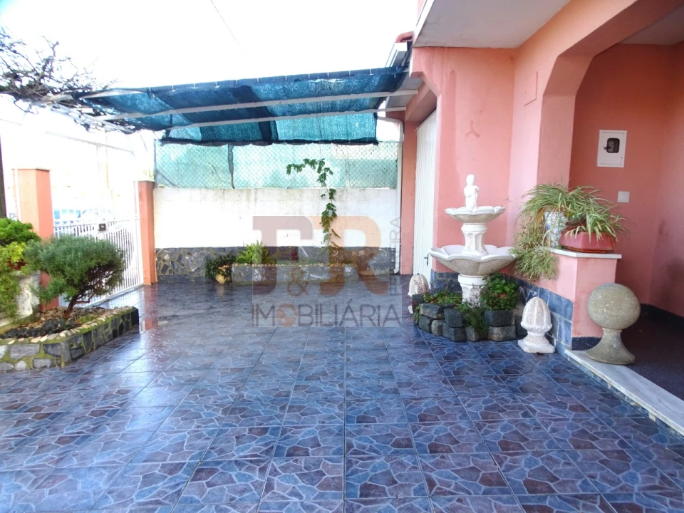 Moradia T4 para Venda em Fernao Ferro Foto 2